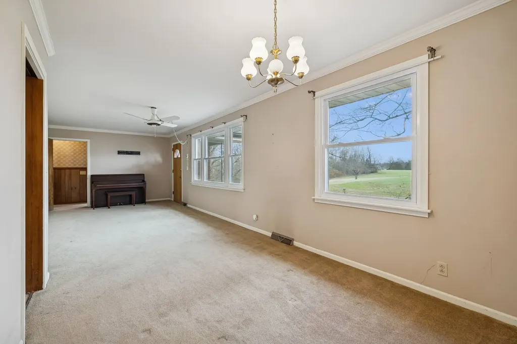 526 W Boiling Springs Road Portland TN 37148