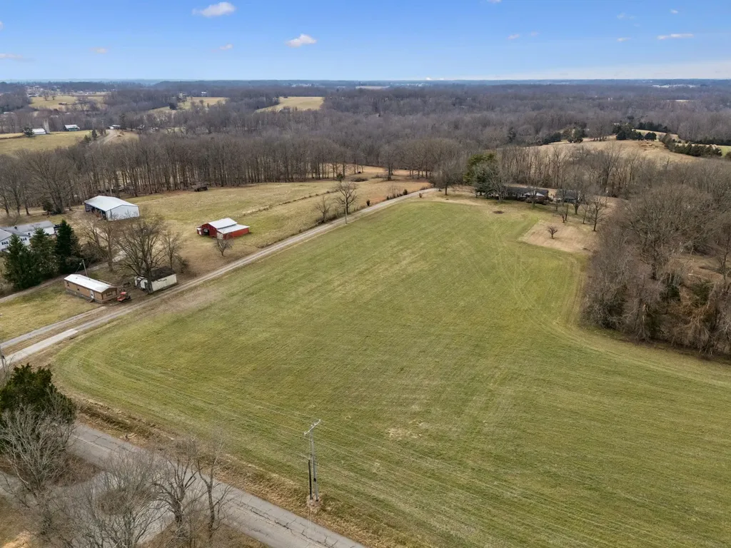 526 W Boiling Springs Road Portland TN 37148