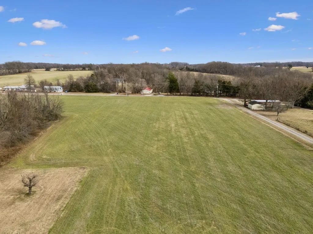 526 W Boiling Springs Road Portland TN 37148