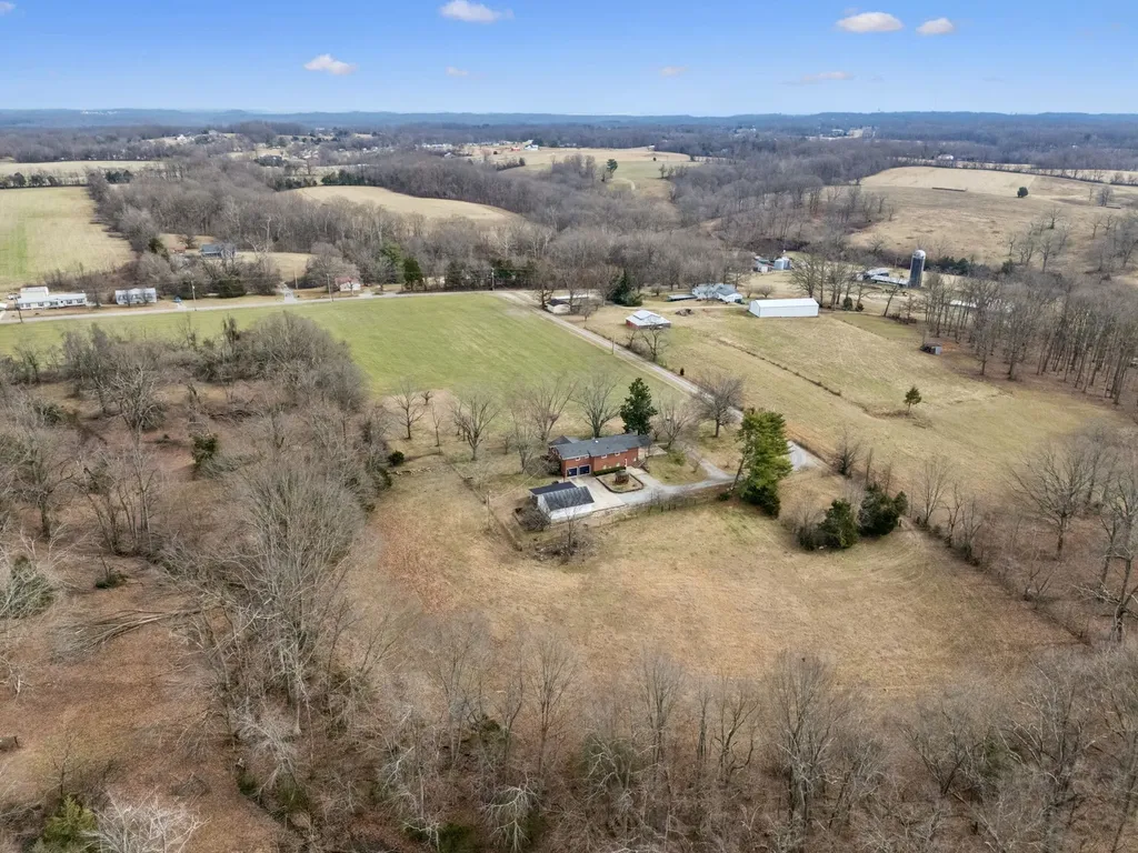 526 W Boiling Springs Road Portland TN 37148