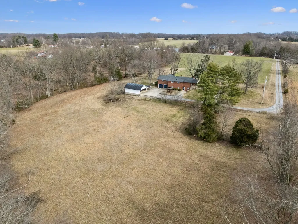 526 W Boiling Springs Road Portland TN 37148