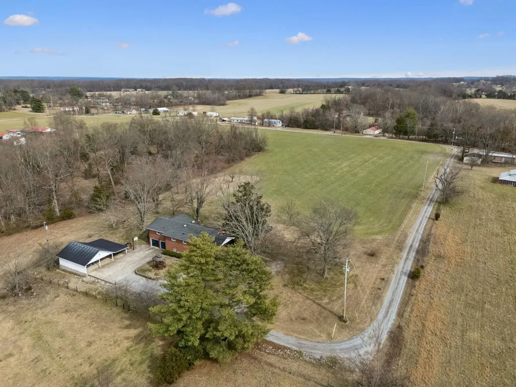 526 W Boiling Springs Road Portland TN 37148