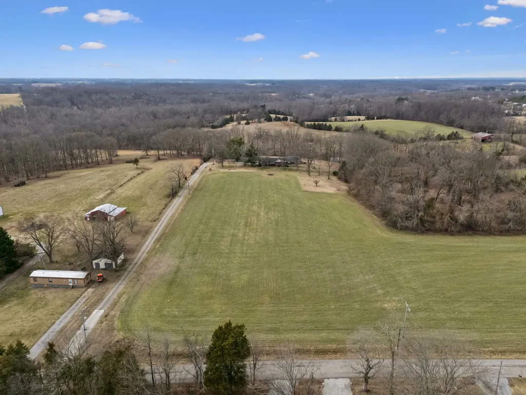 526 W Boiling Springs Road Portland TN 37148
