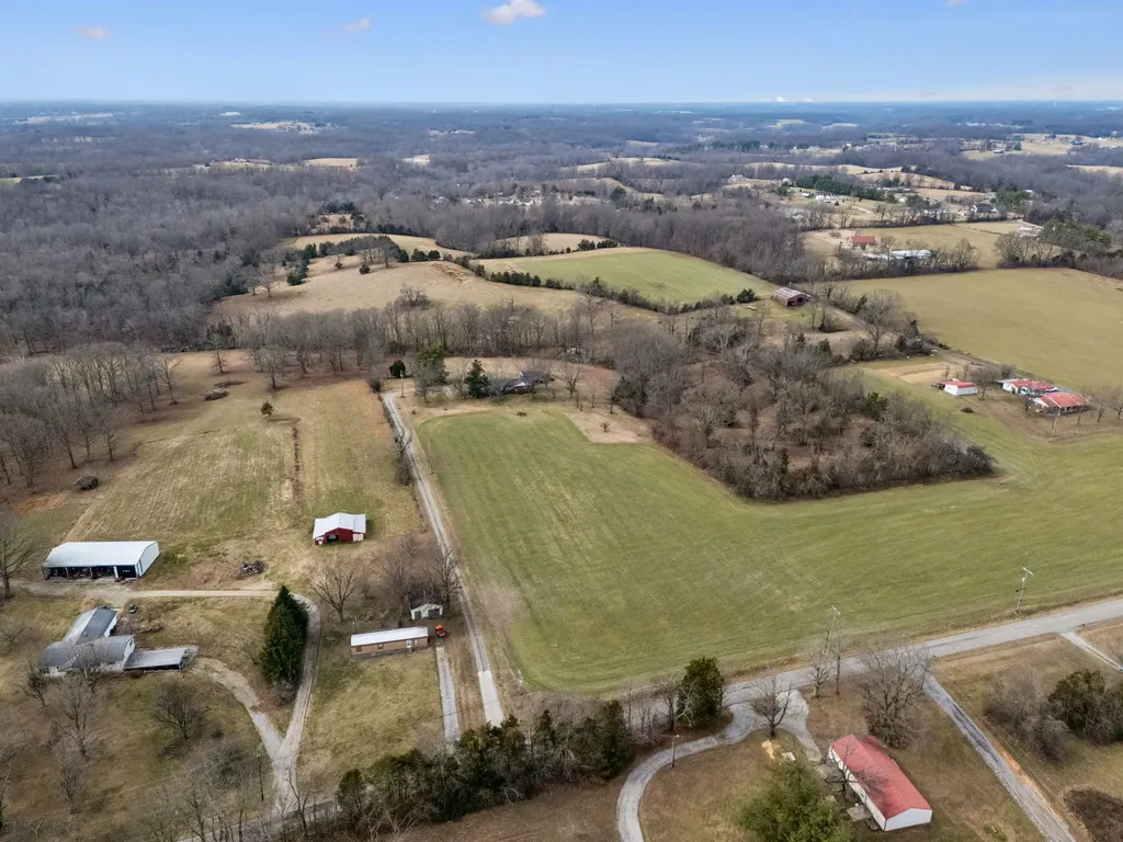 526 W Boiling Springs Road Portland TN 37148