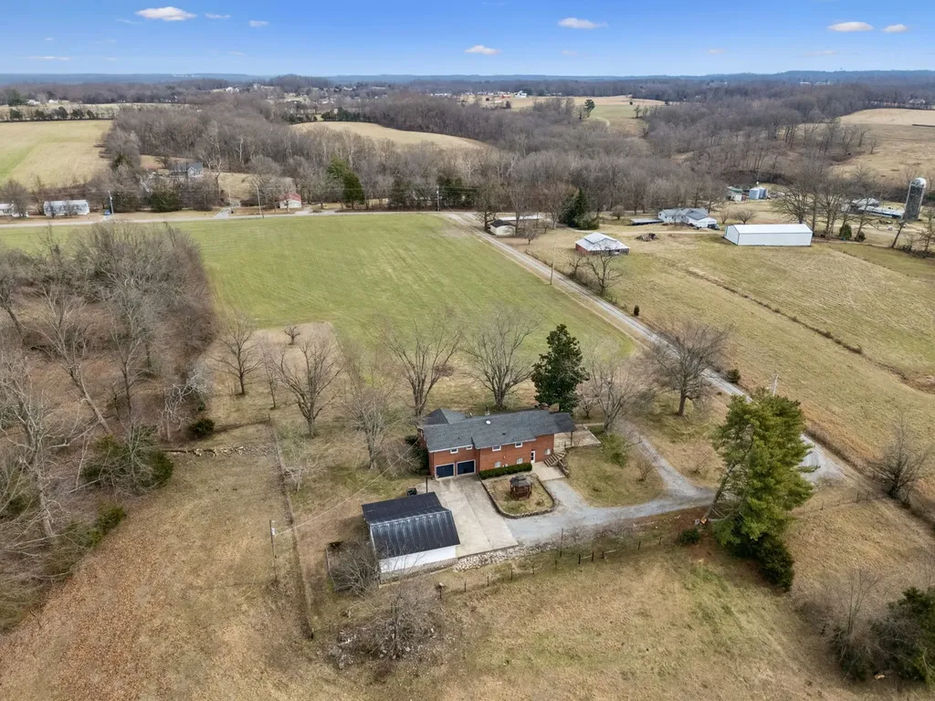 526 W Boiling Springs Road Portland TN 37148