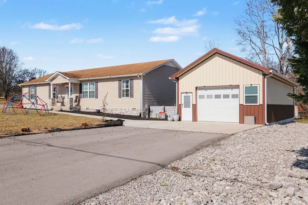 870 Newt Vanattia Road Hillsboro TN 37342