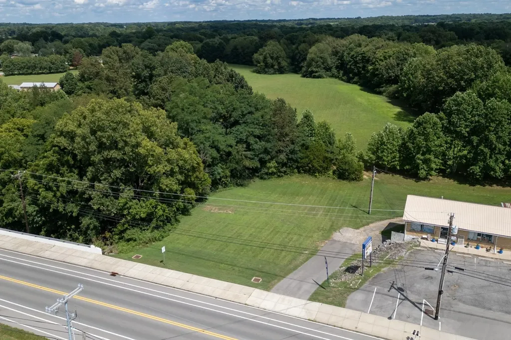 3336 31w Highway White House TN 37188