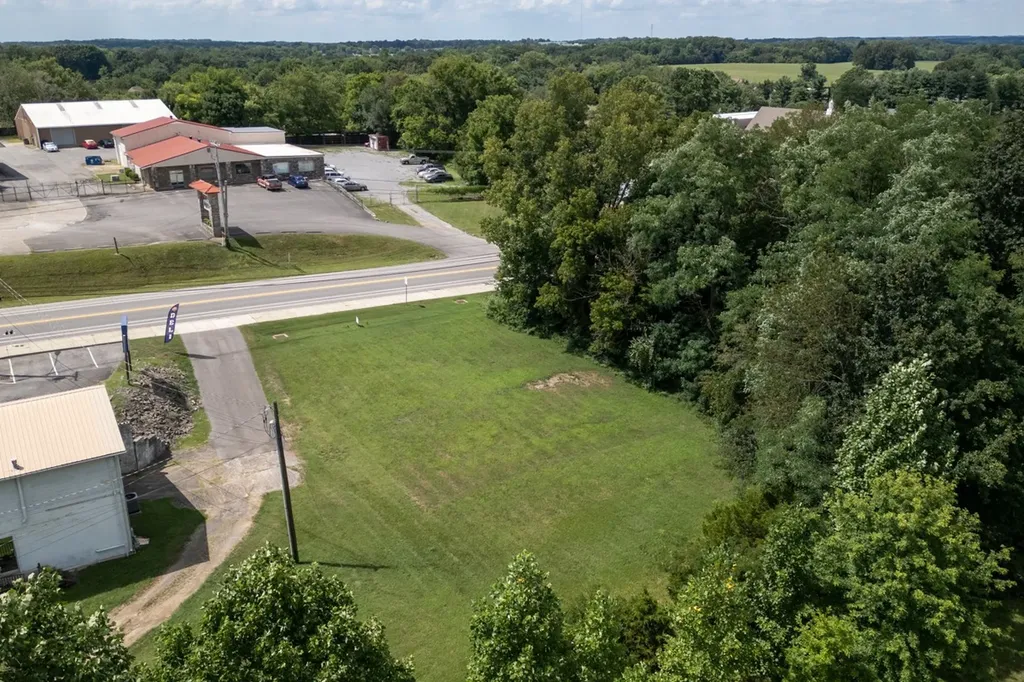 3336 31w Highway White House TN 37188
