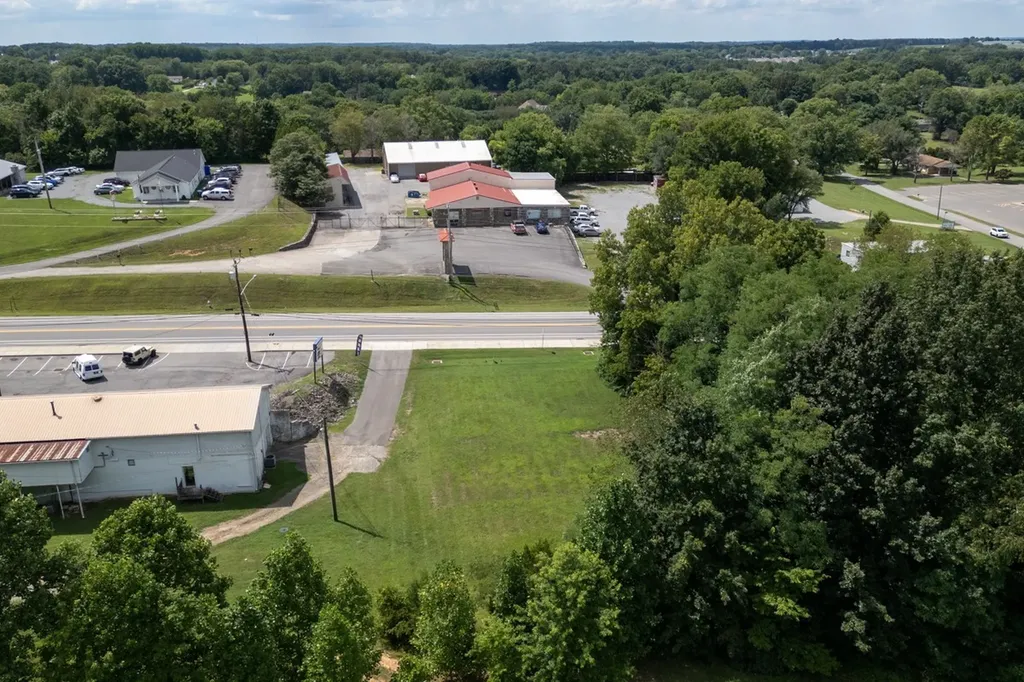 3336 31w Highway White House TN 37188