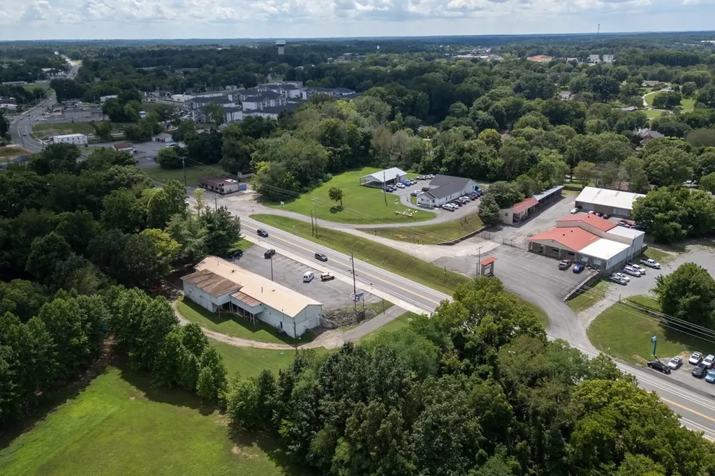 3336 31w Highway White House TN 37188