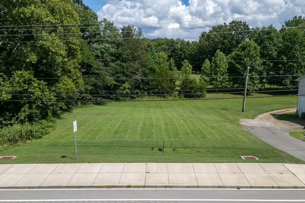 3336 31w Highway White House TN 37188