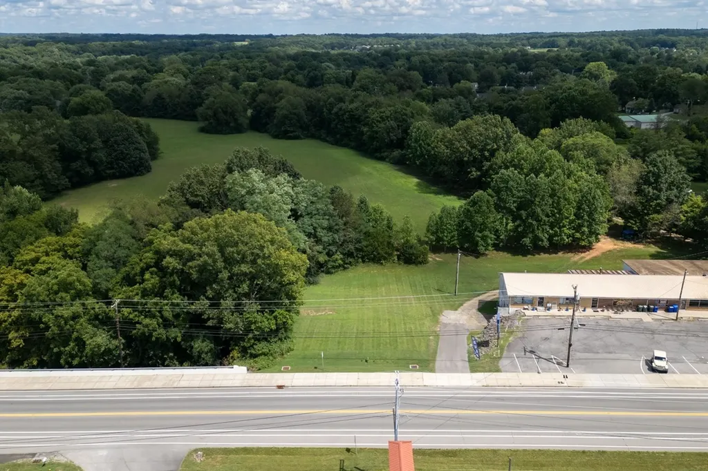 3336 31w Highway White House TN 37188