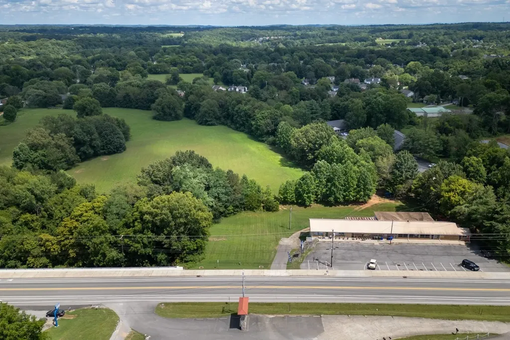 3336 31w Highway White House TN 37188