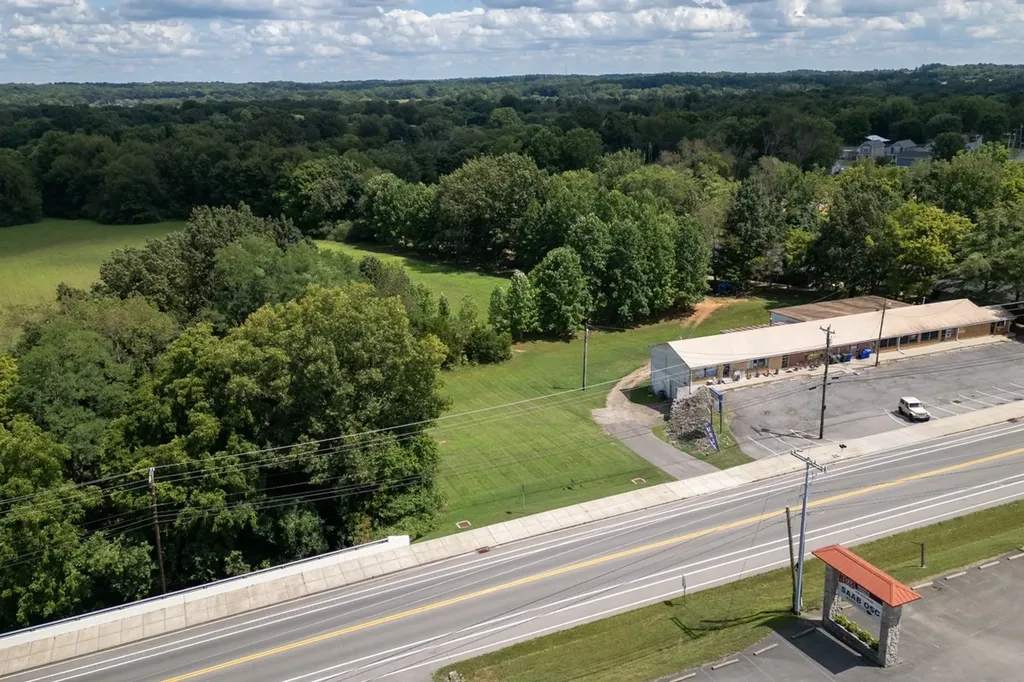3336 31w Highway White House TN 37188