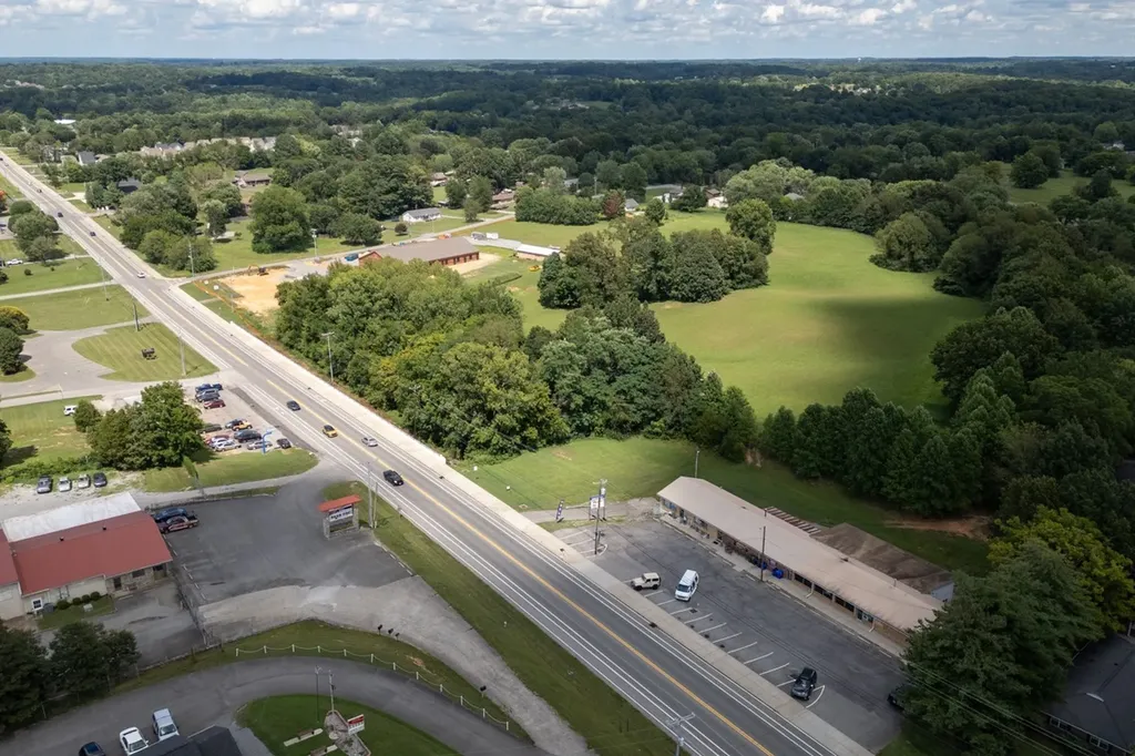 3336 31w Highway White House TN 37188