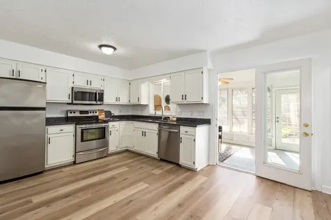 513 Williamsburg Drive Nashville TN 37214