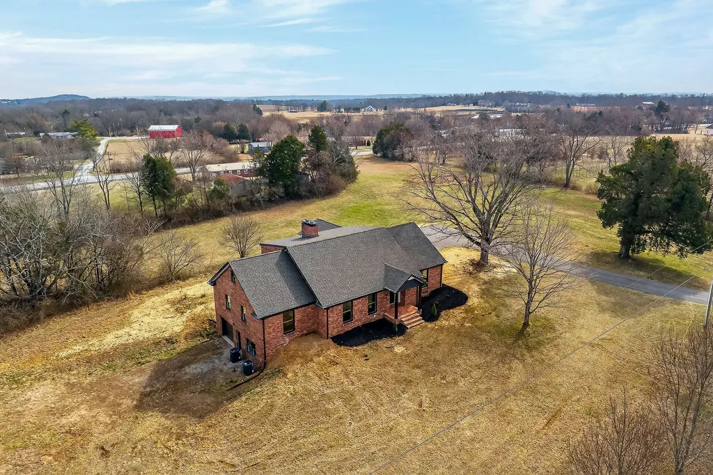 698 Mike Muncey Road Mcminnville TN 37110