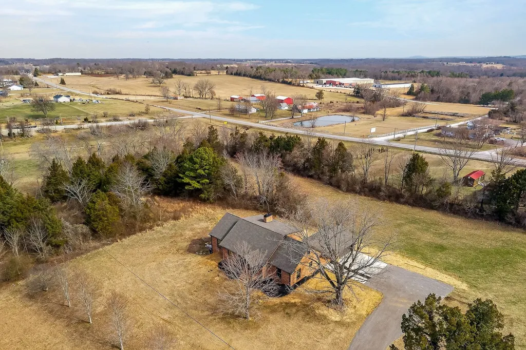 698 Mike Muncey Road Mcminnville TN 37110