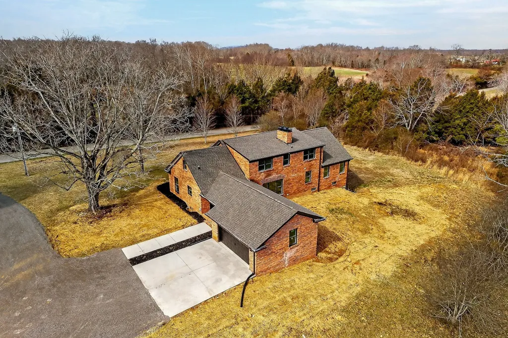 698 Mike Muncey Road Mcminnville TN 37110
