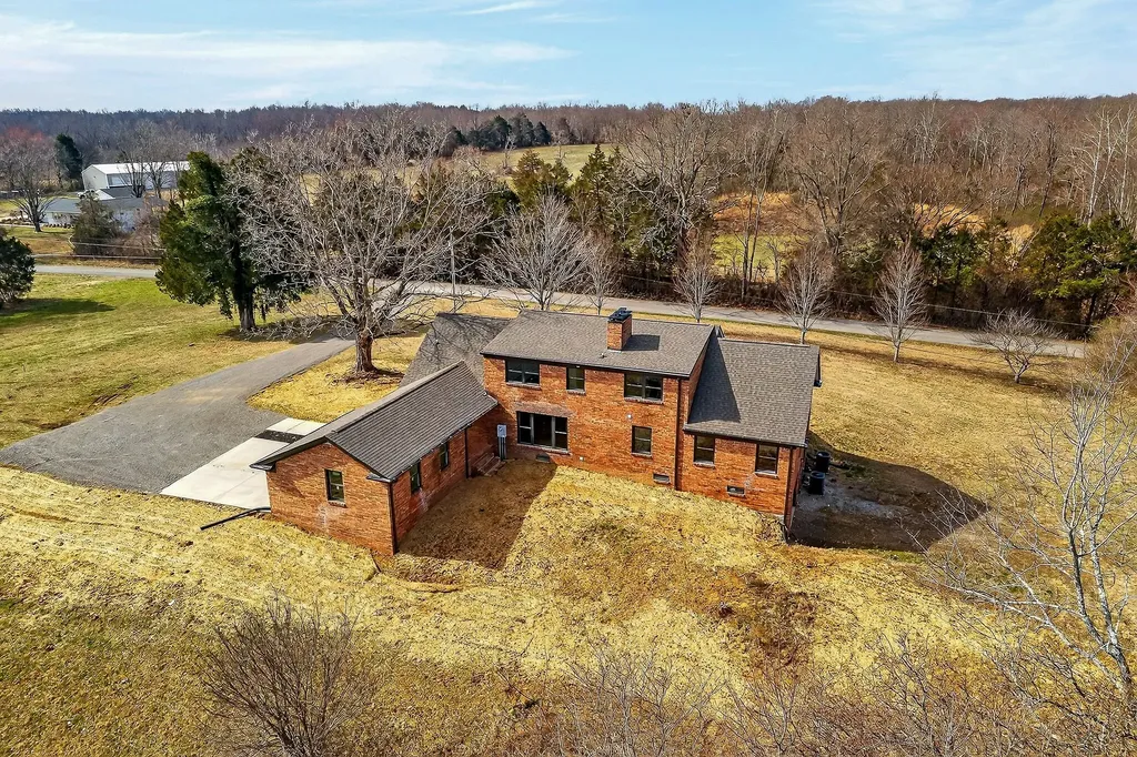 698 Mike Muncey Road Mcminnville TN 37110