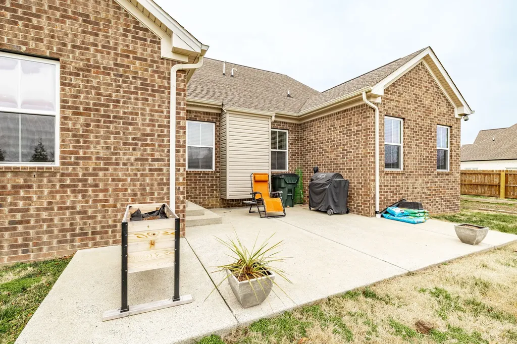 337 Fannis Circle Gallatin TN 37066