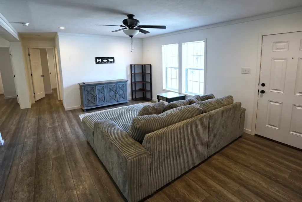 1162 By Boulevard Bon Aqua TN 37025