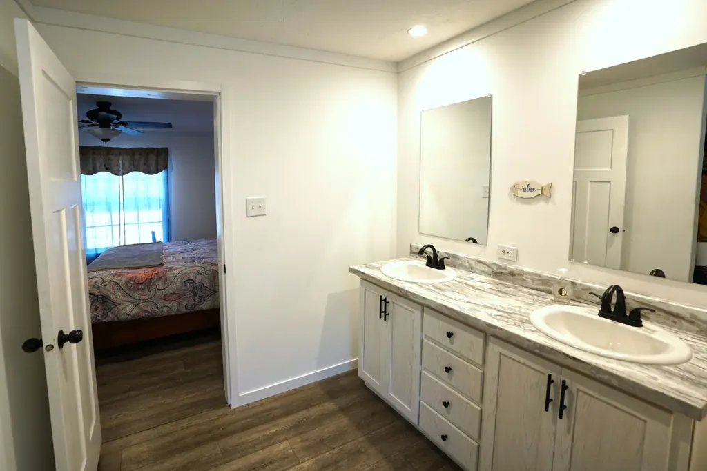 1162 By Boulevard Bon Aqua TN 37025