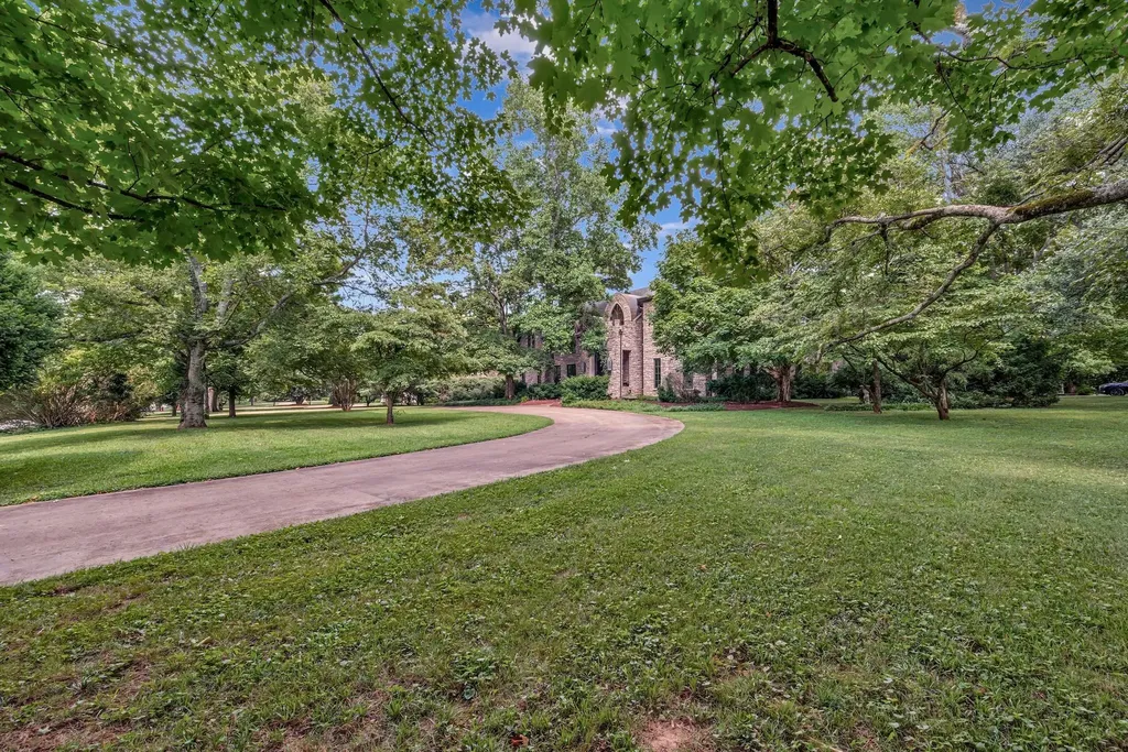 1108 Belle Meade Boulevard Nashville TN 37205