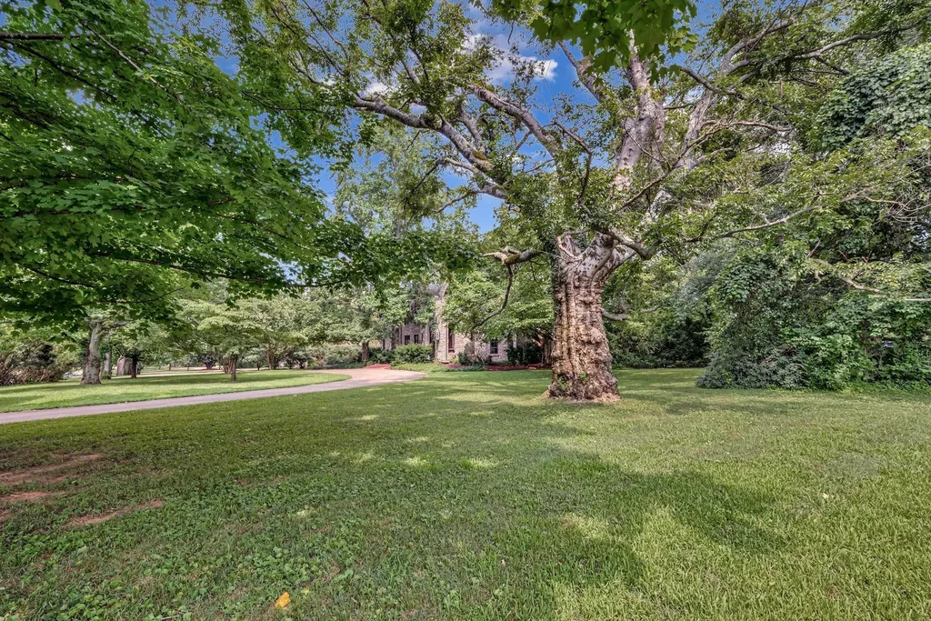 1108 Belle Meade Boulevard Nashville TN 37205