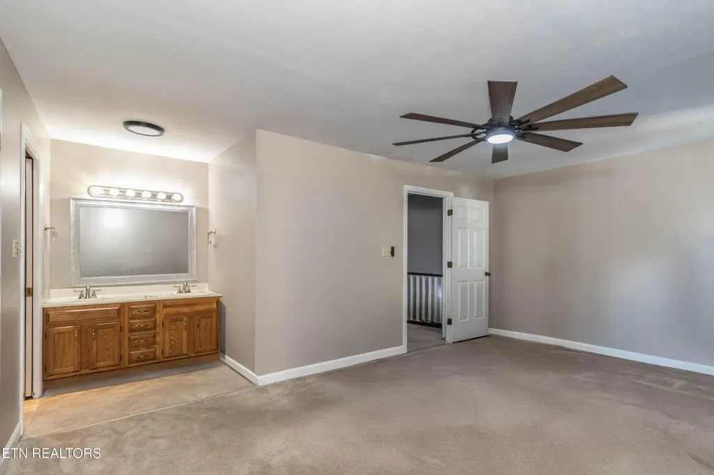 10468 Laura Lee Lane Knoxville TN 37922