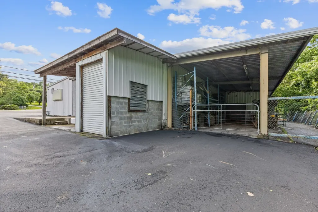 1094 N Main Street Ashland City TN 37015