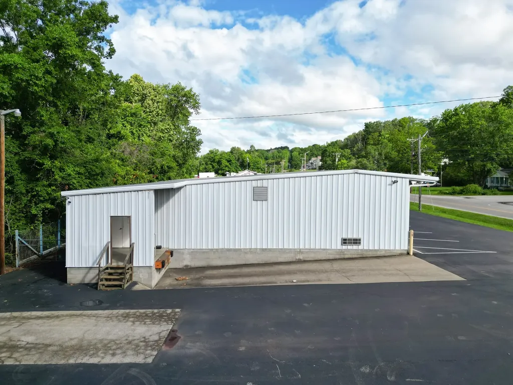 1094 N Main Street Ashland City TN 37015