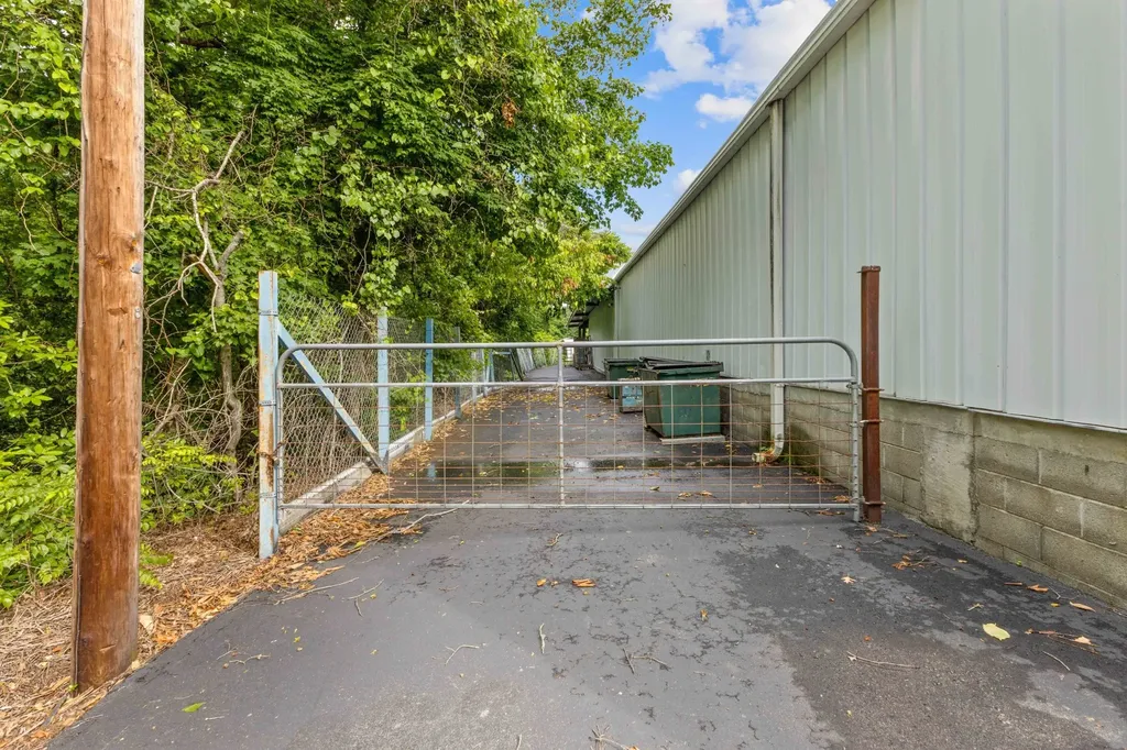 1094 N Main Street Ashland City TN 37015