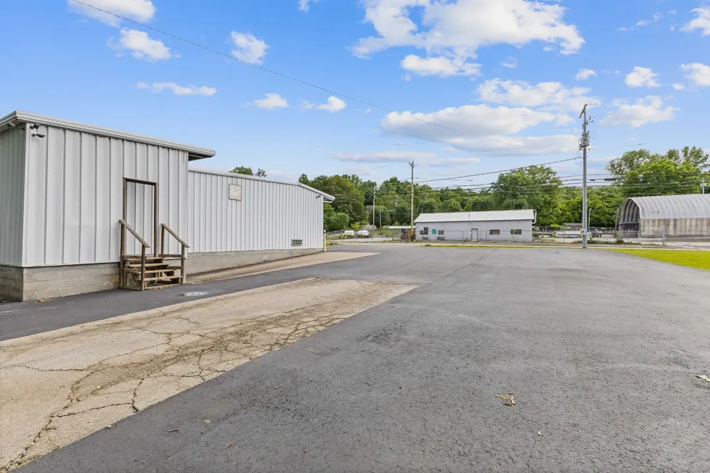 1094 N Main Street Ashland City TN 37015