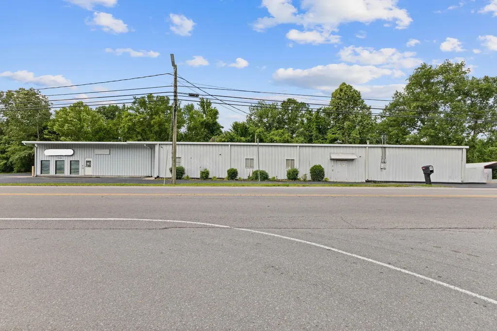 1094 N Main Street Ashland City TN 37015