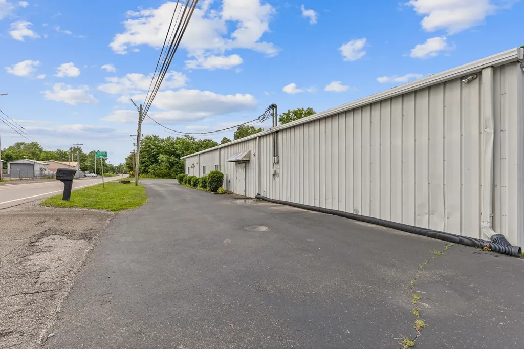 1094 N Main Street Ashland City TN 37015