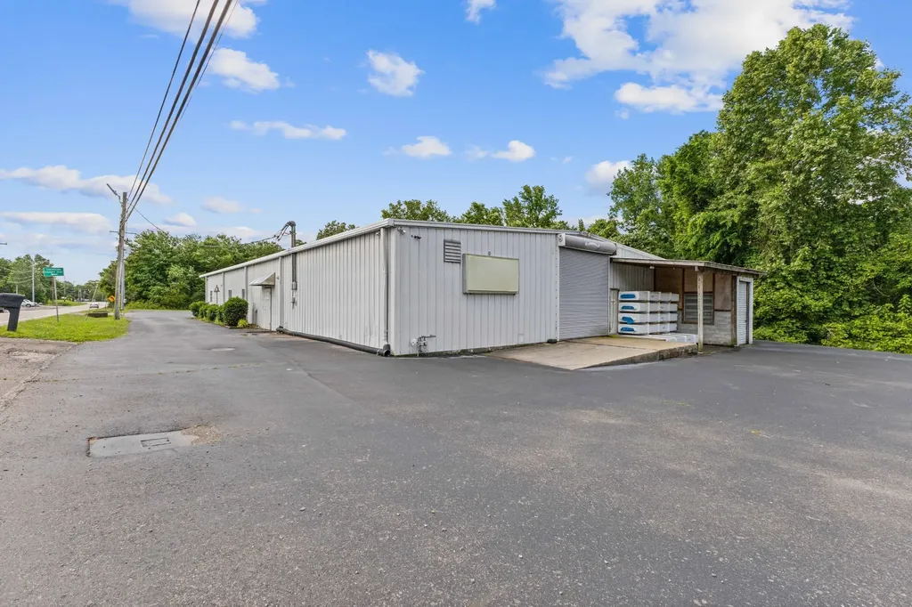 1094 N Main Street Ashland City TN 37015