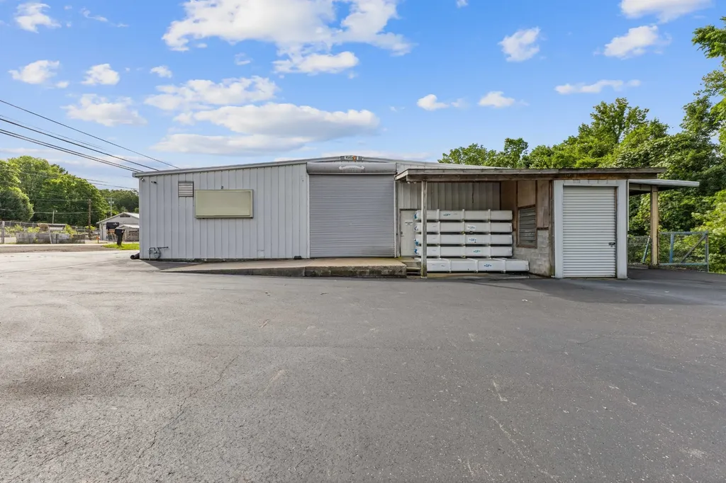 1094 N Main Street Ashland City TN 37015