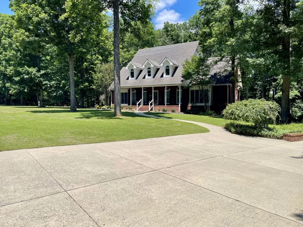 358 Andrew Jackson Boulevard Dowelltown TN 37059