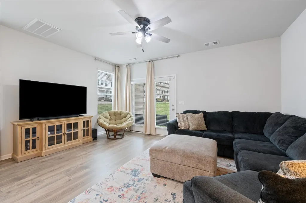 1434 Walker Way Columbia TN 38401