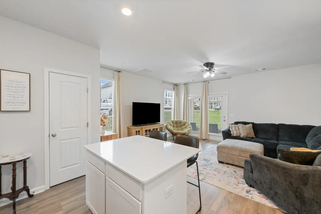 1434 Walker Way Columbia TN 38401