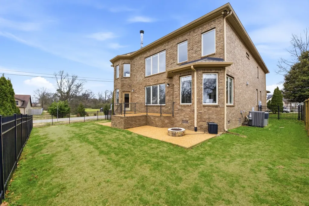 600 Lakemeade Point Old Hickory TN 37138
