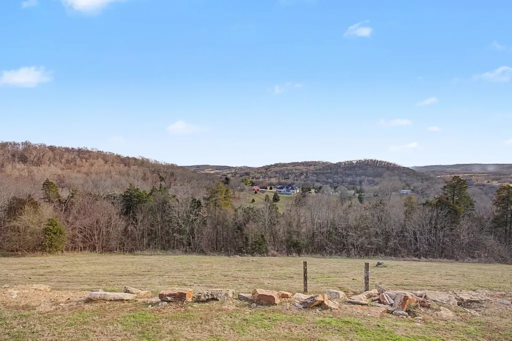 327 Stoneybrook Road Columbia TN 38401