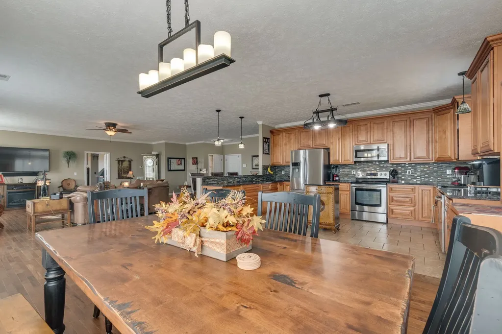 327 Stoneybrook Road Columbia TN 38401