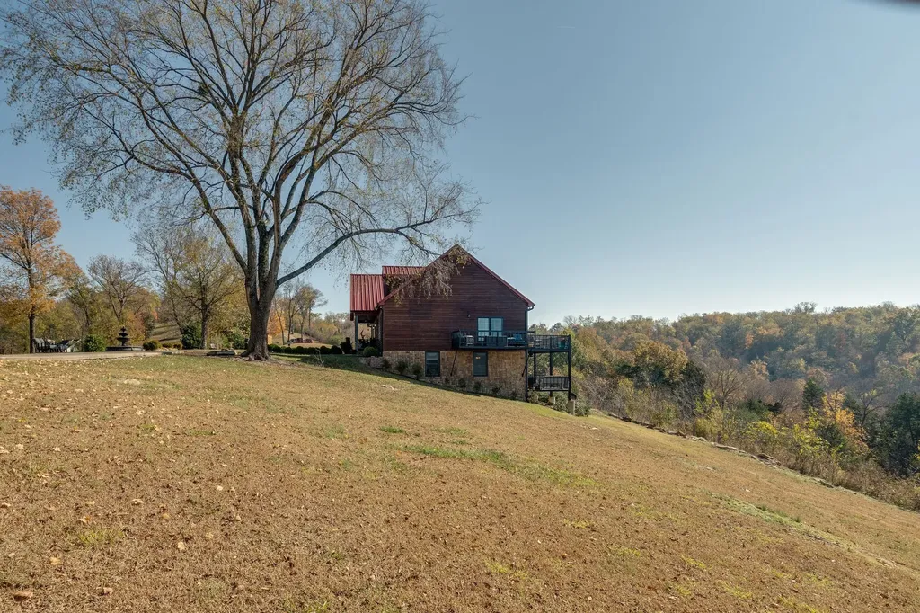 327 Stoneybrook Road Columbia TN 38401
