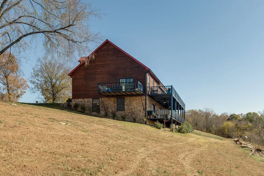 327 Stoneybrook Road Columbia TN 38401