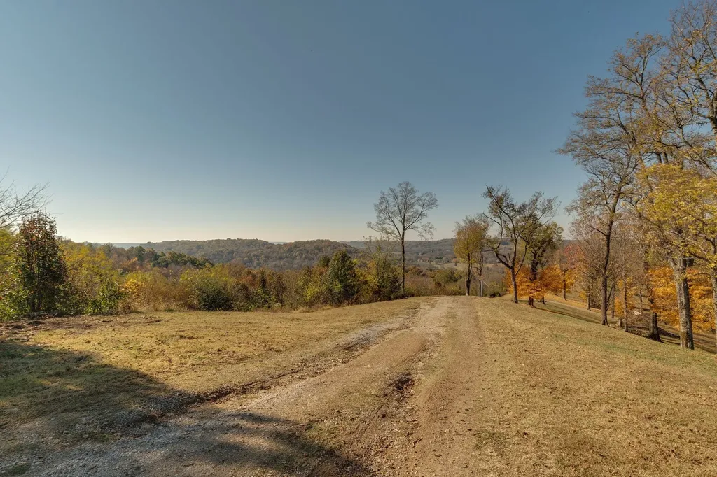 327 Stoneybrook Road Columbia TN 38401