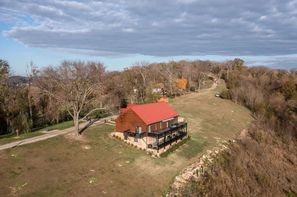 327 Stoneybrook Road Columbia TN 38401