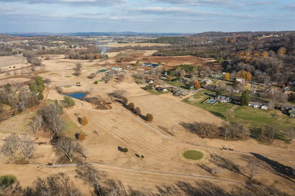 327 Stoneybrook Road Columbia TN 38401