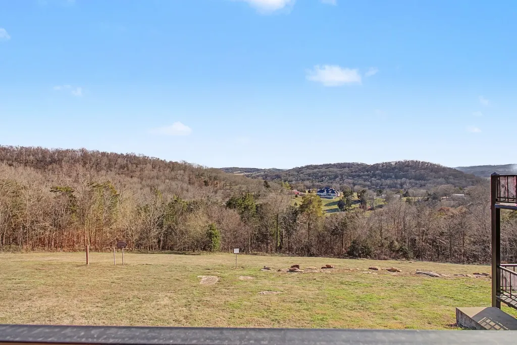 327 Stoneybrook Road Columbia TN 38401